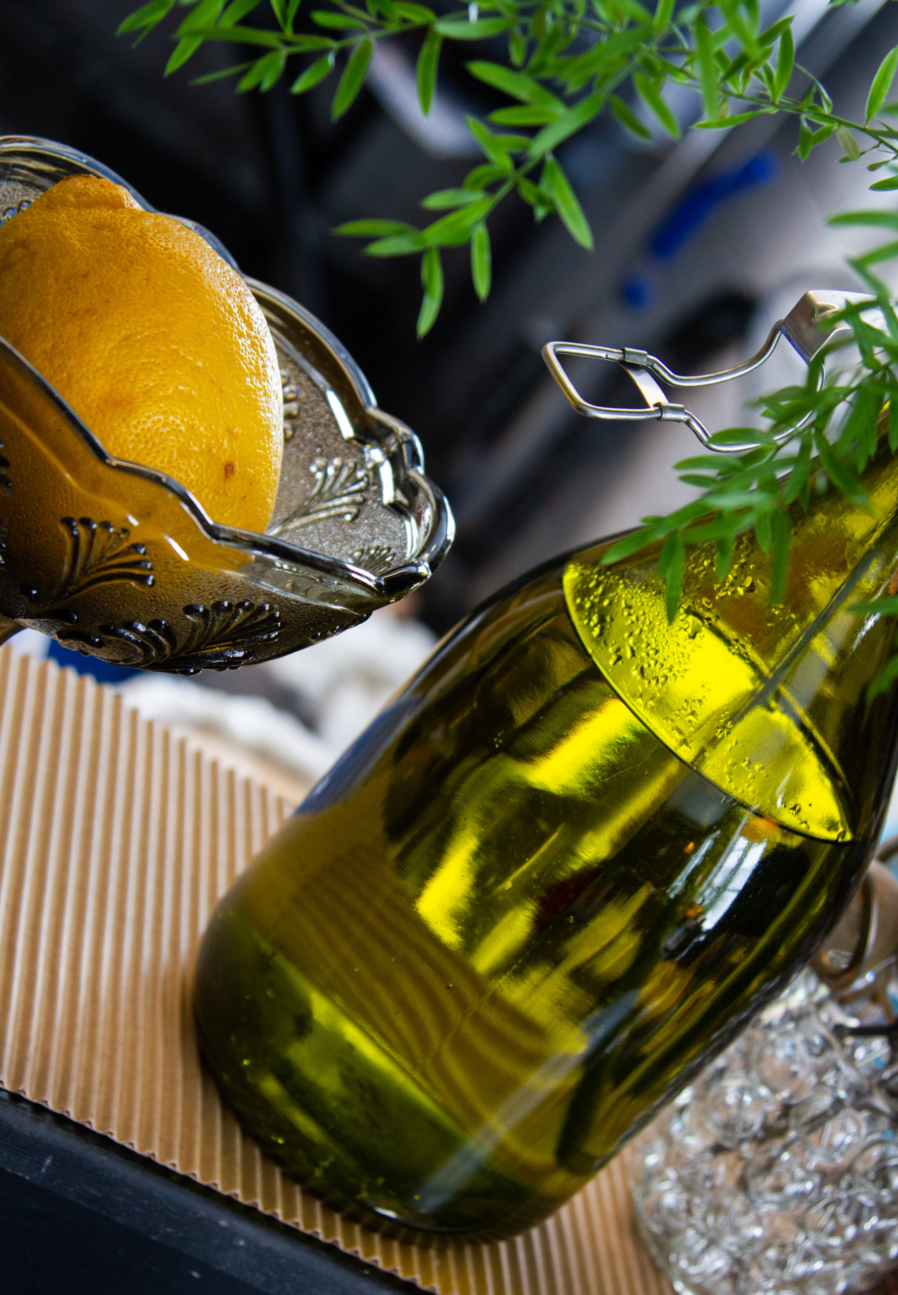 Grön flaska och citron