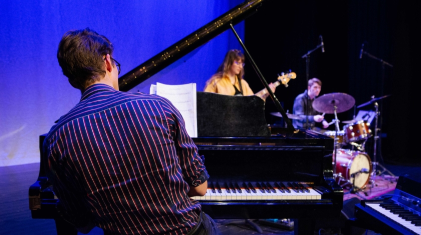 Deltagare på Jazz spelar i ensemble