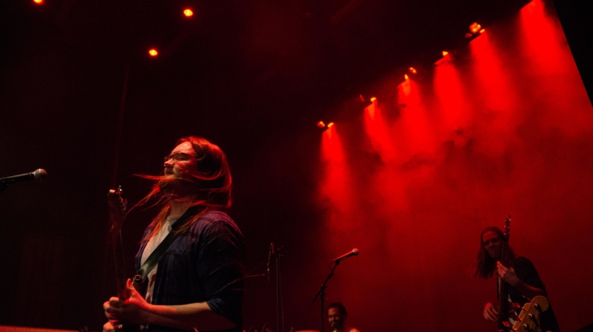 Deltagare på Pop/Rock spelar elgitarr